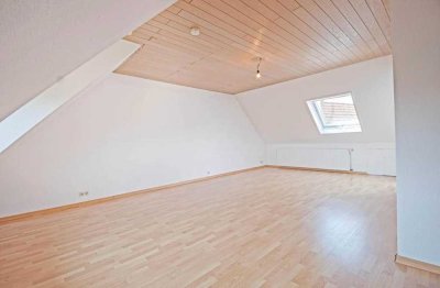Helle charmante 3,5-Zimmer DG-Wohnung mit Balkon und Loggia in Stuttgart-Heumaden mit Weitblick