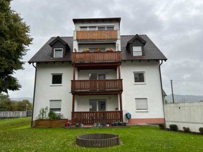 Helle 4-Zimmer Wohnung mit Balkon in Untersteinach