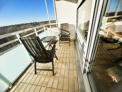 Freie Eigentumswohnung mit Balkon, Aufzug und Tiefgarage zentral und ruhig.