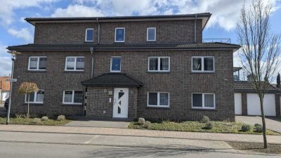 Penthouse mit Ausblick ! 3 Z. in guter Gestaltung, Aufzug bis in die Wohnung, Dachterrasse, Garage