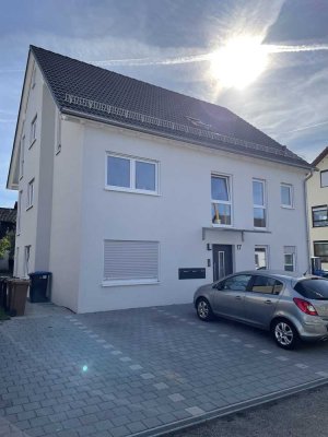 Neuwertige 3,5-Raum-Wohnung mit Terrasse und Garten (Einbauküche)in Neckarsulm