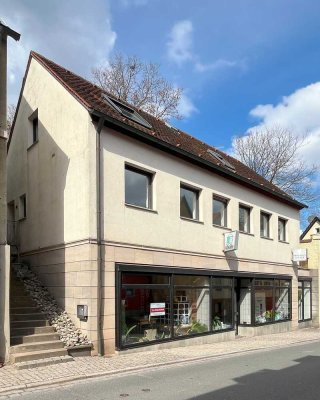 Vielseitiges Wohn- und Geschäftshaus mit Terrasse und Balkon zu verkaufen!
