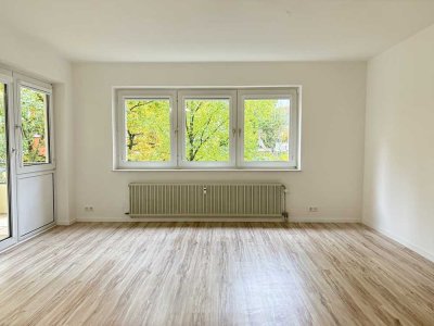 Falkenstein: Helle 2 Zimmerwohnung mit Balkon und TG-Stellplatz