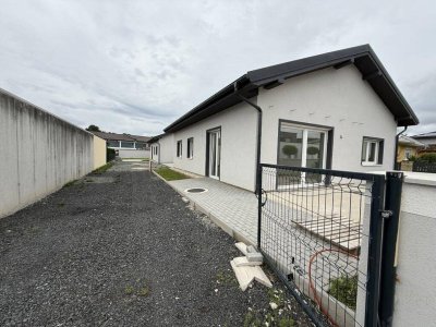 ***HOCHWERTIGER ERSTBEZUG FÜR ZWEI GENERATIONEN - KOMPLETTES DOPPELHAUS IN FRANKENAU***