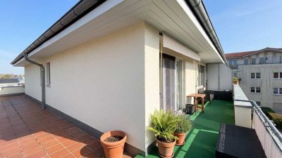 Dachgeschosswohnung mit Rundumterrasse und TG-Stellplatz