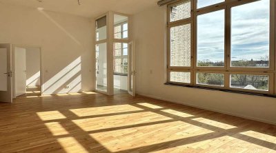 Sonnendurchflutetes Loft in kernsaniertem, denkmalgeschütztem Fabrikgebäude nahe Prenzlauer Berg