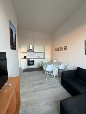 Helle 2 Zimmerwohnung mit Einbauküche sehr gemütlich liegt im ersten Stock