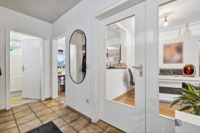 Zukunftsinvestition: 4-Zi-Balkonwohnung mit Gewerbe, Garten & 2 Garagen (solide vermietet)