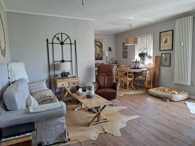 Geschmackvolle, vollst. renovierte 3-Zimmer-Wohnung mit geh. Innenausstattung mit Balkon und EBK