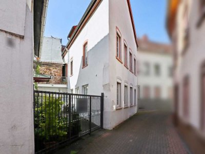 Stadtjuwel in Grünstadt – mit Einliegerwohnung, Dachstudio &amp; Innenhof
