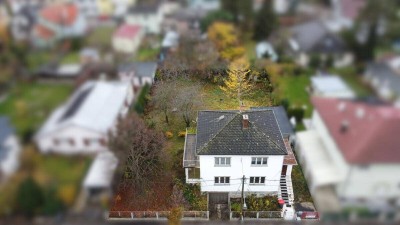 Zeitloses Einfamilienhaus (sanierungsbedürftig) auf großem Grundstück in Baden bei Wien