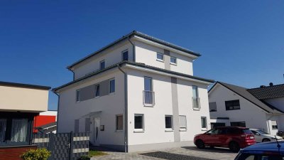 Schöne helle Doppelhaushälte mit 2 Tageslichtbäder in Mülheim-Kärlich