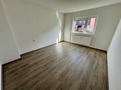 Renovierte, barrierearme 3-Zimmer-Erdgeschosswohnung in ruhigem 5-Parteien-Haus in GBH