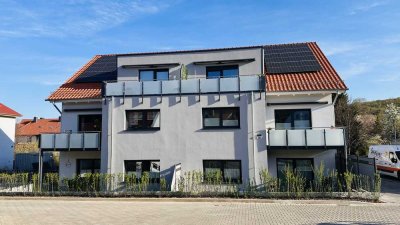 Ansprechende und neuwertige 2-Zimmer-Dachgeschosswohnung mit geh. Innenausstattung mit Balkon
