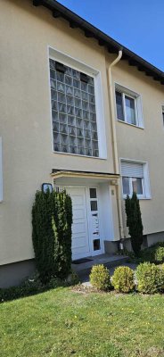 Nette Dachgeschosswohnung für 1-Personenhaushalt