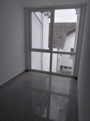 *NEUBAU - SONNIGE 2 Z.-Wohnung in BESTLAGE-TREBUR (kein OT)*