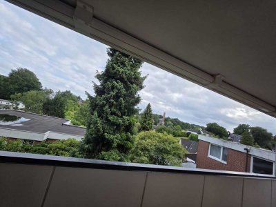 Renovierte 5‑Zimmer‑Wohnung in ruhiger Lage mit Balkon und Blick ins Grüne