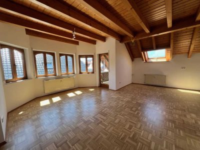 Schöne helle 2-Zimmerwohnung nach Sanierung mit Balkon zu vermieten !