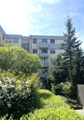 (Reserviert) Nähe Silcherkarree: 2,5-Zimmer-Wohnung mit 2 Balkonen und Tiefgaragenplatz, möbliert