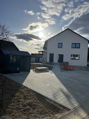 Erstbezug nach Sanierung (KfW55) - Schöne 4-Zimmer-Wohnung mit Terrasse/Garten in Deuerling