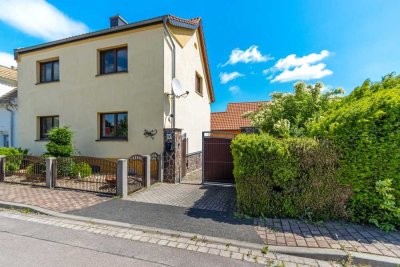 Sie mögen es ruhig und wollen auf´s Land?
Einfamilienhaus in Priester- Wettin-Löbejün- bezugsbereit