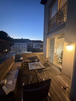 Besonderheit! Gemütliche 2-Zimmer-Maisonettewohnung mit schöner Dachterrasse und möblierter Küche im Stadtzentrum Ried
