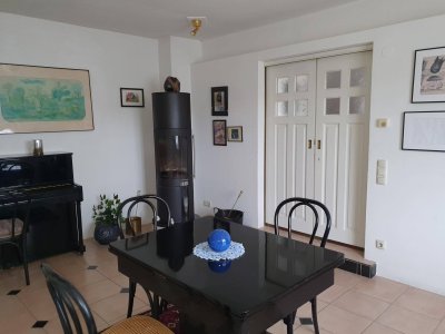 BESONDERES WOHNHAUS mit ATELIER (UNIKAT) - ideal für 1 - 2 Pers. im ZENTRUM von TARSDORF