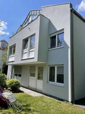 3 -Zimmer Traum mit großem Balkon für kleine Familie