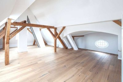 Einmaliges Atelier über zwei Etagen in historischer Bahnvilla | 140 m² Nutzfläche