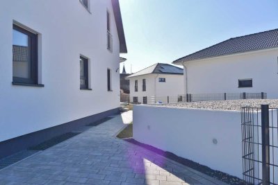 NEU. MODERN. ERSTBEZUG - Helle Doppelhaushälfte mit Terrasse, Garten & Garage