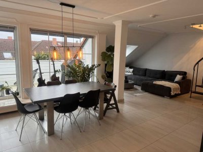 Exklusive 5-Zimmer-DG-Wohnung mit Balkon und Einbauküche in Bayreuth