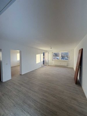 Sonnige 2,5-Zimmer Wohnung mit Balkon im 4. OG in Mühlacker