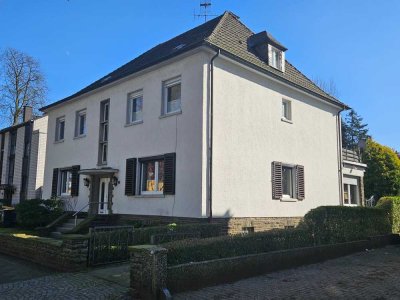 Wohnung in sehr beliebter Wohngegend (Schaeferstr.) Balkon/ Einbauküche