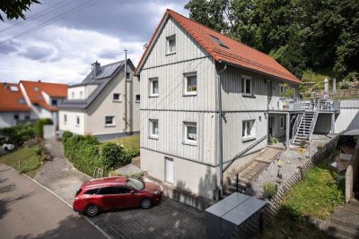 Modernisiertes Zweifamilienhaus in ruhiger Lage von Oberkirchberg
