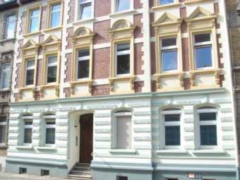 Frei ab 01.05.26 +++ Laminat , mit Einbauküche, großes Wannenbad und schöner Wohnraum