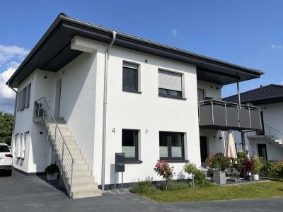 Exklusive Wohnung in 2 Parteien Haus (OG)