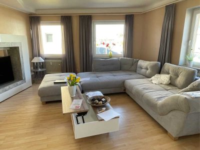 Gepflegte Wohnung mit viereinhalb Zimmern sowie Süd-Balkon und Einbauküche in Baumholder