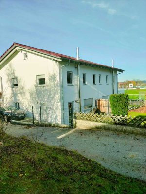 Neuwertige Doppelhaushälfte mit 5 Zimmern in Wurmannsquick