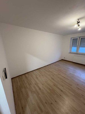 3-Zimmer-Erdgeschosswohnung mit EBK und Balkon in Nürnberg