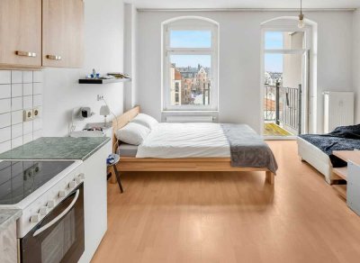 RENDITESTARKE KAPITALANLAGE IN UNI-NÄHE 1-RAUM-WOHNUNG MIT BALKON IM SANIERTEN ALTBAU