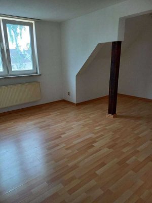 Gemütliche 2-Raum-DG-Wohnung in Dessau erwartet Sie!