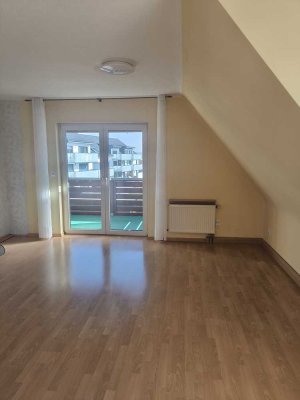 Lichtdurchflutete 4-Zimmer-Maisonettewohnung mit Balkon, EBK, 2 Pkw-Stellplätze