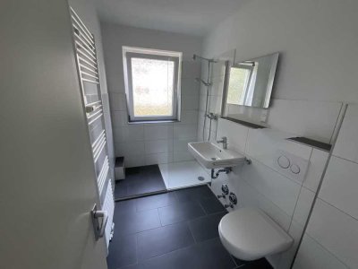Erdgeschoss-Wohnung frei! ~ neuer Laminatboden und modernes Duschbad ~