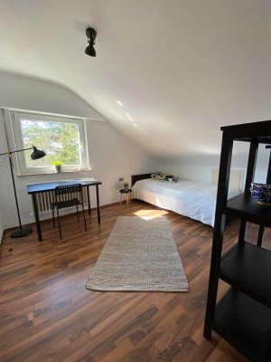 Möbliertes WG Zimmer mit Blick über Stuttgart-Rohracker