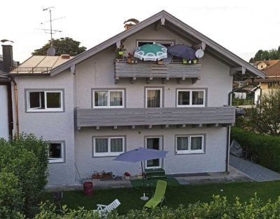 Ruhige, sonnige 2-Zimmer-DG Wohnung mit Balkon in Bad Endorf