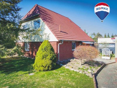 Exklusives Wohnerlebnis in ruhiger Lage – mit Einliegerwohnung und Pool