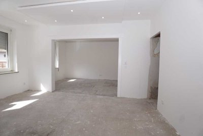 Kleines teilsaniertes Einfamilienhaus