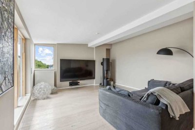 Hereinspaziert: einzigartige, sanierte Dachgeschosswohnung in TOP Lage von Hamburg  mit Alsternähe