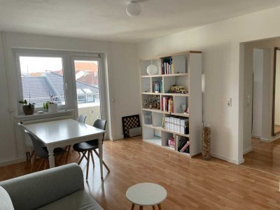 Stilvolle 3-Zimmer-DG-Wohnung mit Einbauküche in Stuttgart