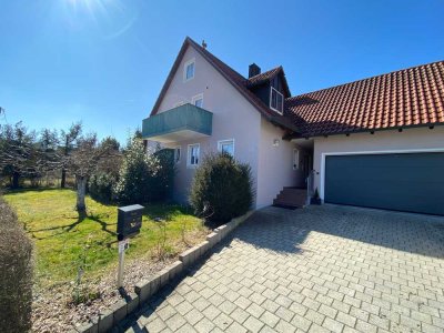 Tolle 3 Zi. DG Wohnung mit 2 Balkonen